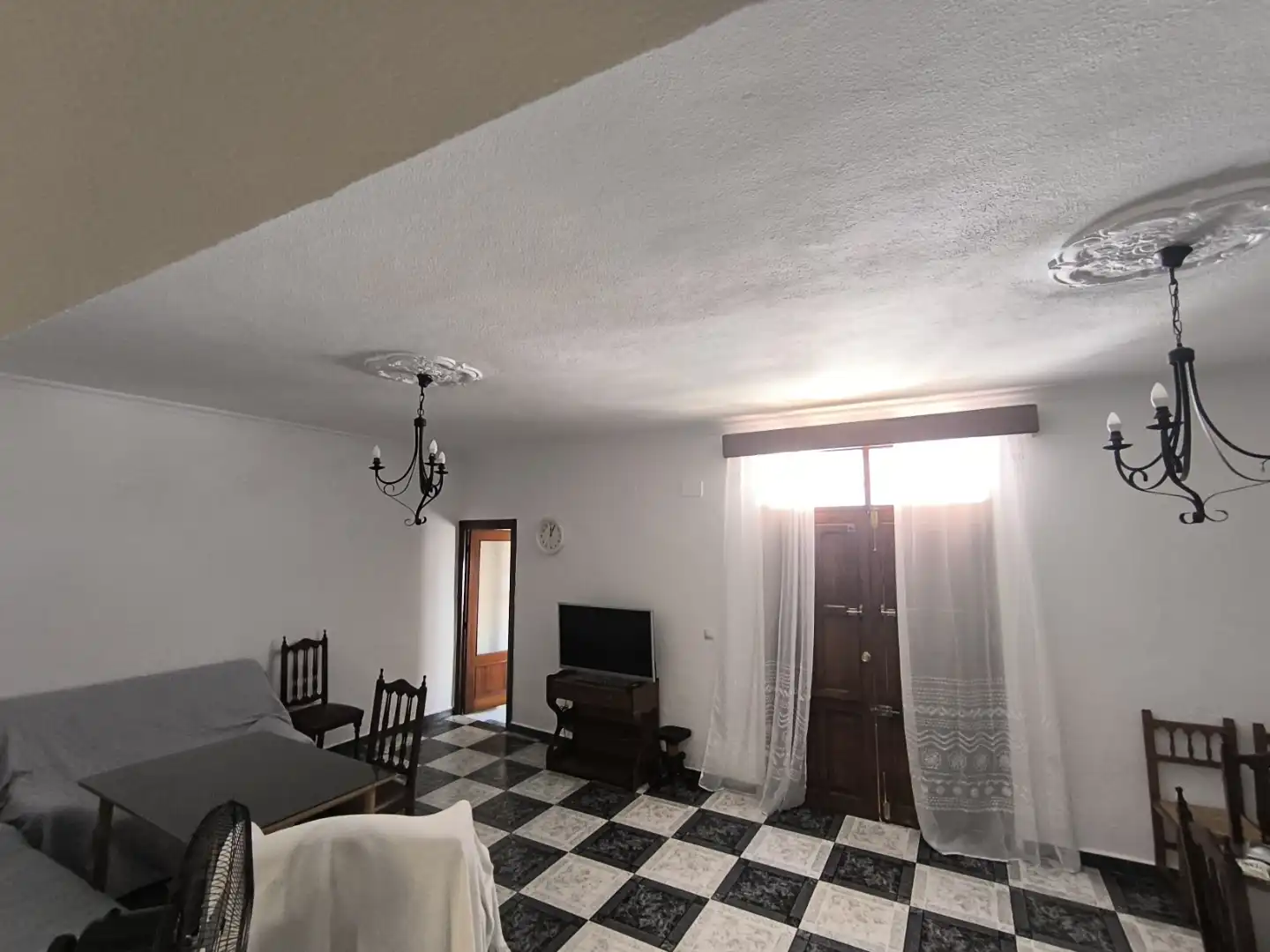 Erdgeschoss zur Miete in Calle Hermanos Pínzón, 36, Santa Olalla del Cala Wohnzimmer von Erdgeschoss zur Miete in Santa Olalla del Cala mit Klimaanlage, Abstellraum und Möbliert