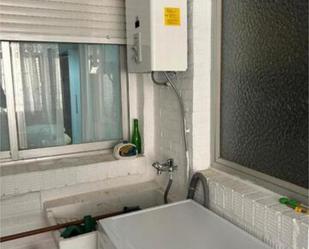 Bany de Pis de lloguer en  Granada Capital amb Calefacció, Terrassa i Moblat