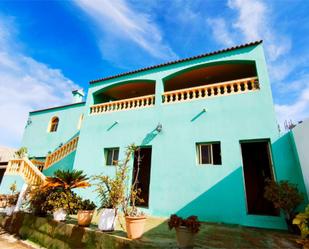 Vista exterior de Casa o xalet en venda en San Bartolomé de Tirajana amb Jardí privat, Terrassa i Traster