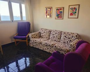 Sala d'estar de Pis per a compartir en Las Palmas de Gran Canaria amb Moblat, Forn i Rentadora