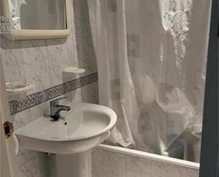Bathroom of Apartment to rent in Algeciras  with Private garden, Swimming Pool and Furnished