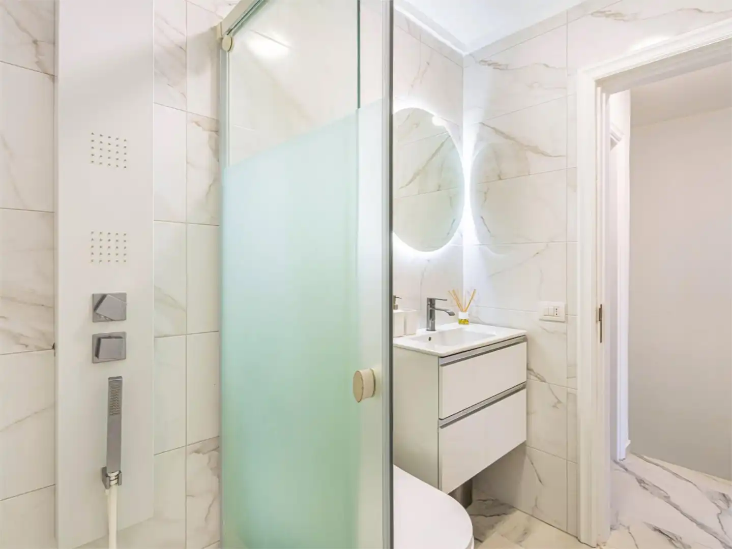 Casa adosada en venta en Calle Armiche, 28, Chayofa Baño de Casa adosada en venta en Arona con Piscina, Amueblado y Videoportero
