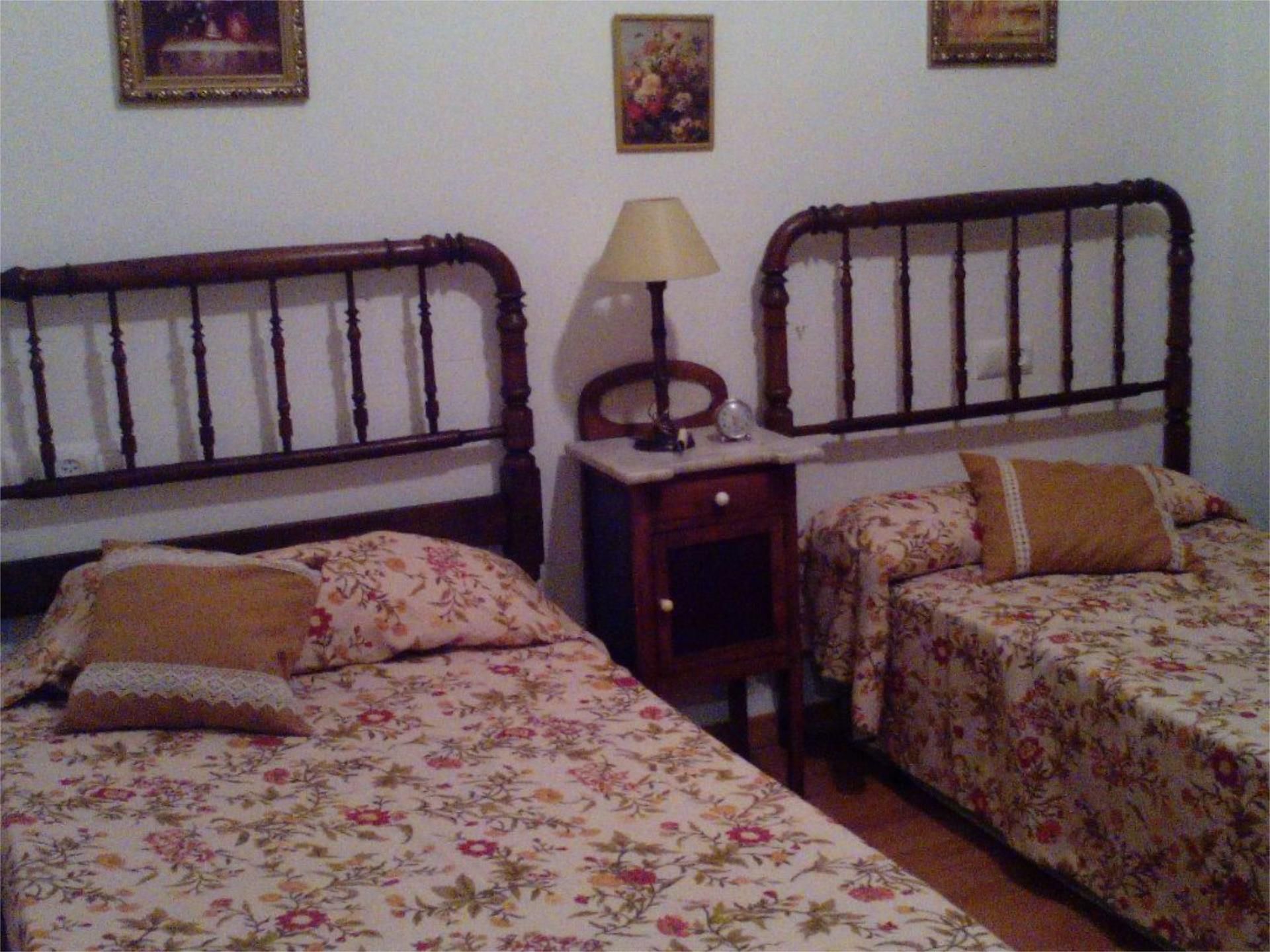 Bedroom of Flat to rent in El Pedroso  with Air Conditioner, Heating and Parquet flooring
