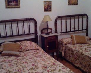 Bedroom of Flat to rent in El Pedroso  with Air Conditioner, Heating and Parquet flooring