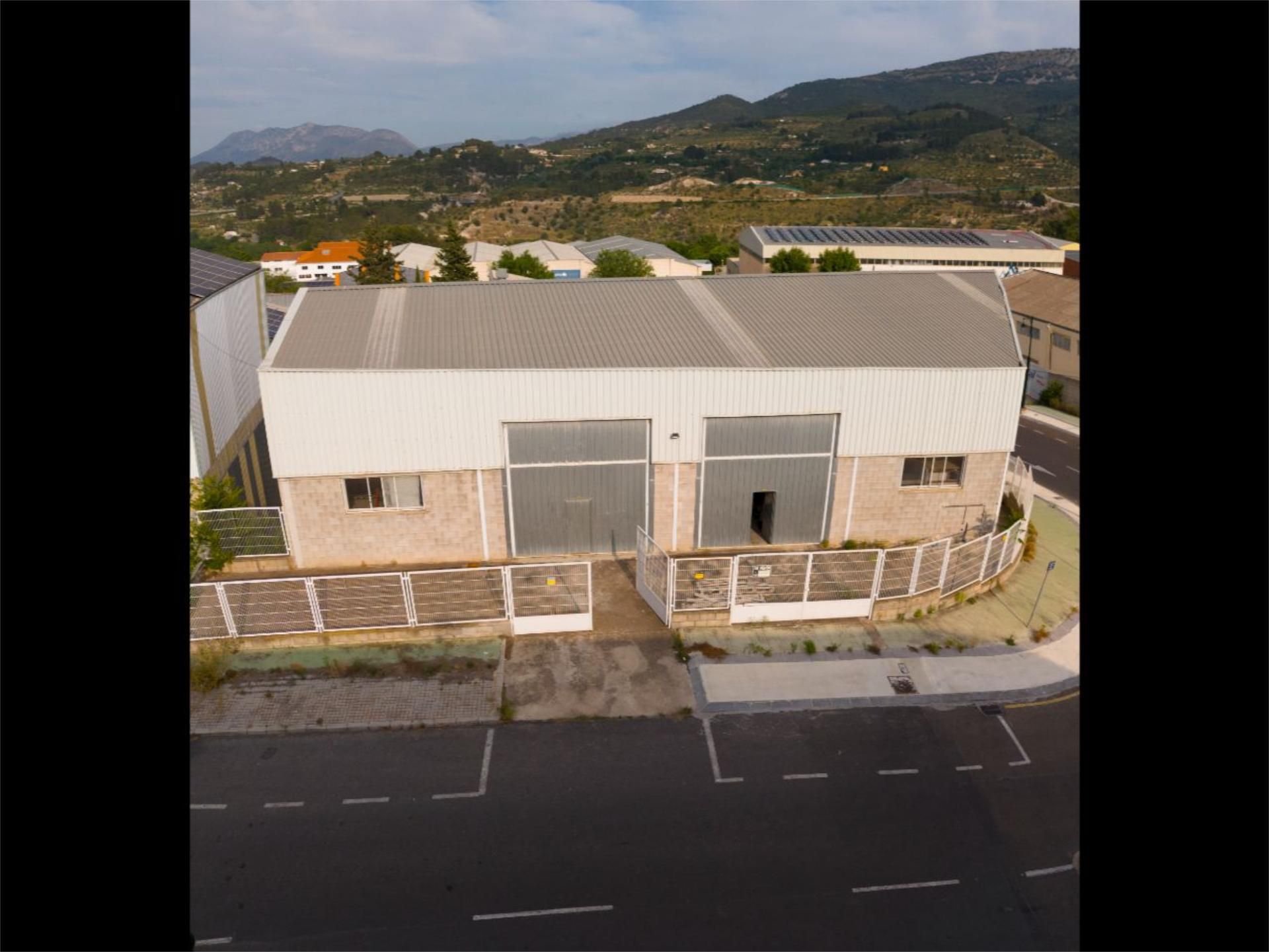 Vista exterior de Nau industrial en venda en Alcoy / Alcoi