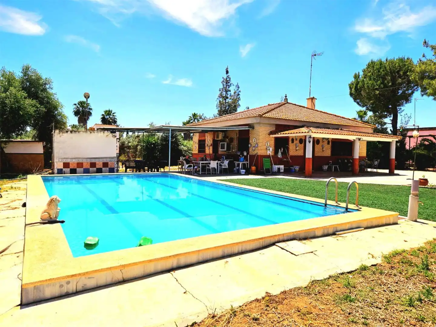 Piscina de Casa o chalet en venta en Utrera con Aire acondicionado, Calefacción y Jardín privado