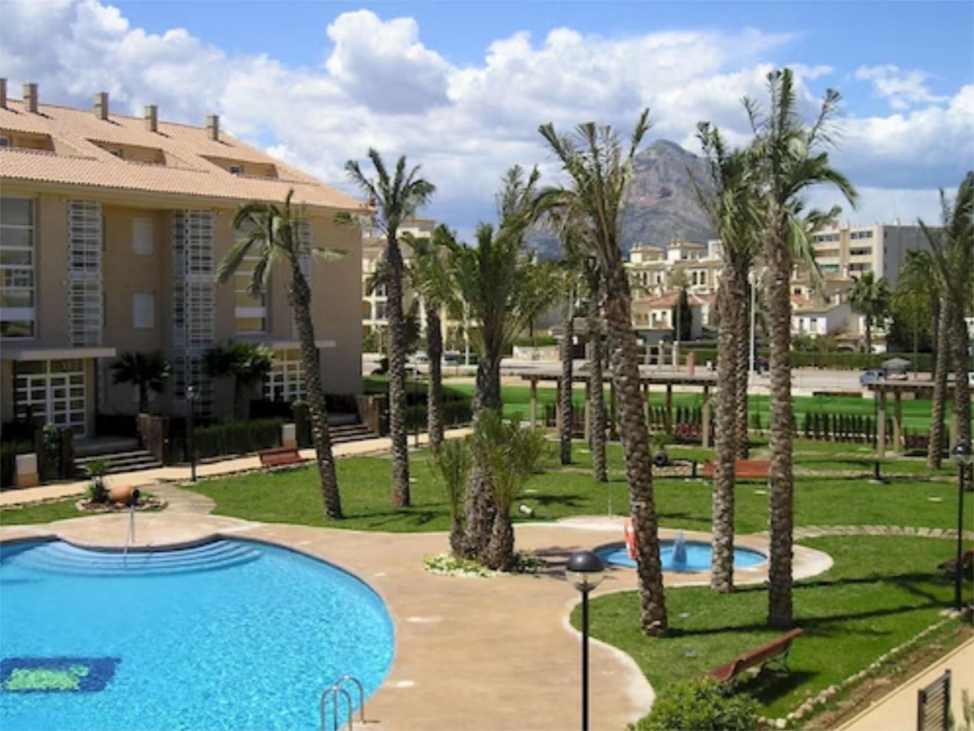 Vista exterior de Pis en venda en Jávea / Xàbia amb Aire condicionat, Terrassa i Piscina