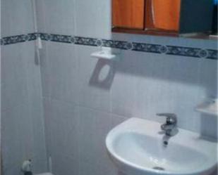 Bathroom of Flat to share in Soria Capital   with Heating and Furnished