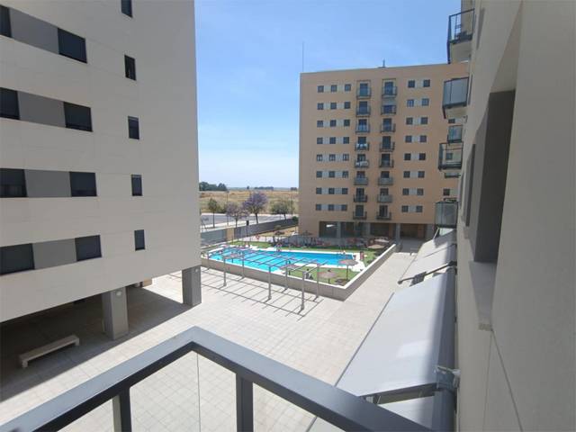 Piso en Venta en Calle Periodista Juan Tribuna, 1 en Colores -  Entreparques