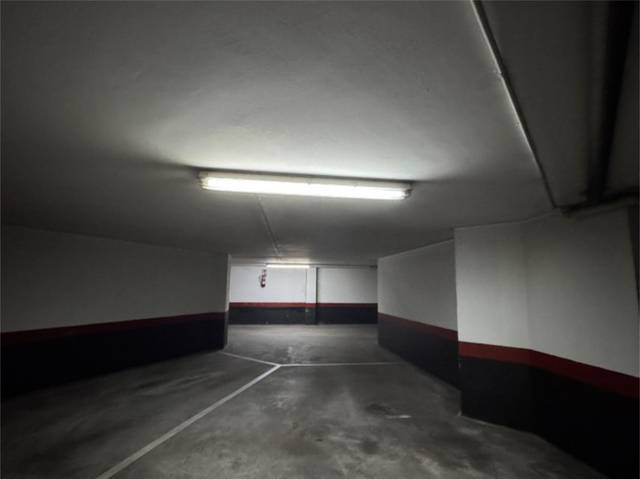 Garaje en Alquiler en Calle Pradejón, 2 en Los Lirios