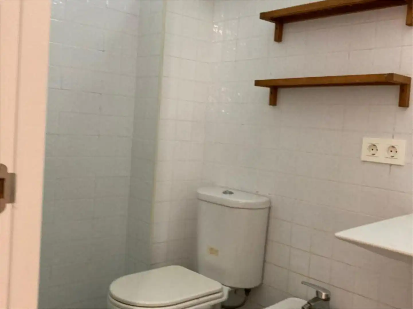 Bathroom of Flat for sale in Sevilla  with Air Conditioner and Parquet flooring