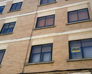 Vista exterior de Pis en venda en Puente la Reina / Gares amb Terrassa