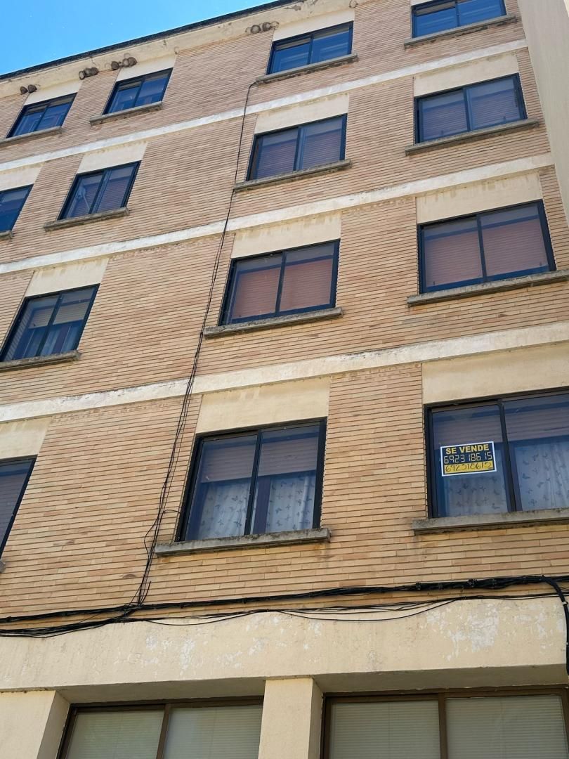 Exterior view of Flat for sale in Puente la Reina / Gares  with Heating, Terrace and Community parking