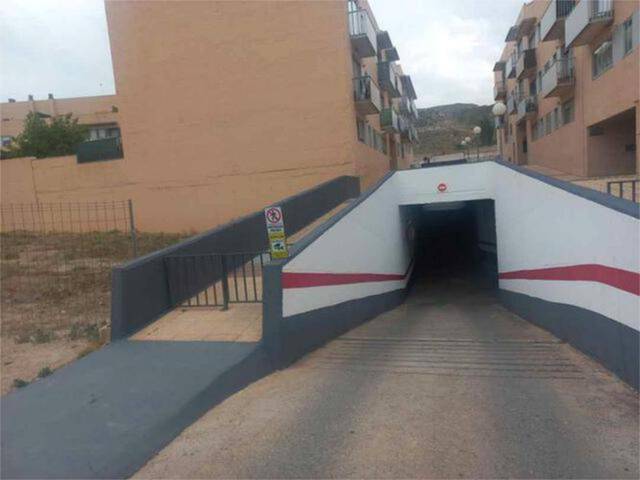 Garaje en Alquiler en Cadrete