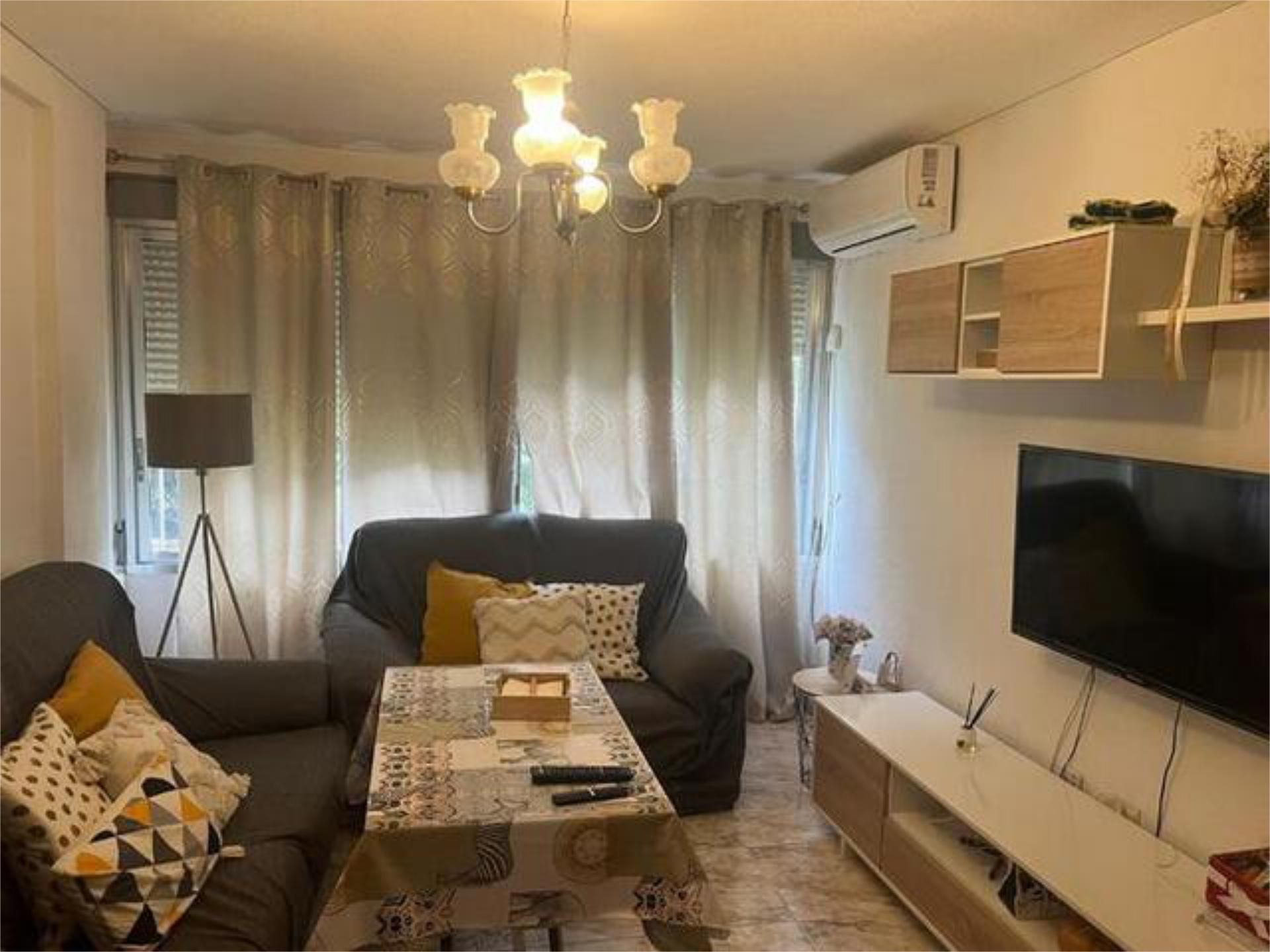 Sala d'estar de Pis de lloguer en  Córdoba Capital amb Jardí privat i Moblat