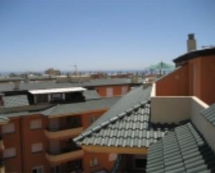 Vista exterior de Àtic de lloguer en Manilva amb Balcó