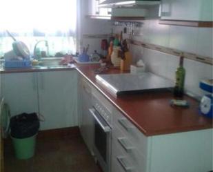 Cuina de Casa adosada en venda en Villatobas amb Calefacció, Jardí privat i Terrassa