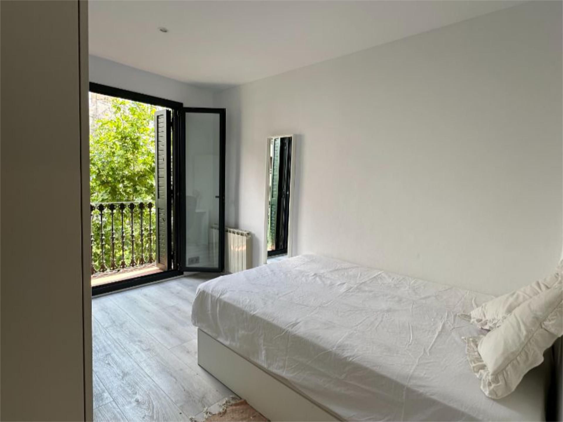 Bedroom of Flat for sale in  Barcelona Capital  with Balcony