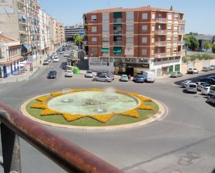Vista exterior de Pis per a compartir en  Albacete Capital amb Calefacció, Terrassa i Moblat