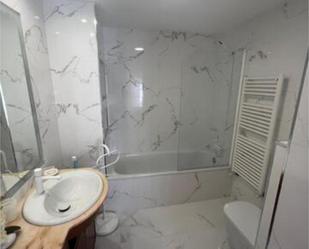 Bany de Apartament de lloguer en Zamora Capital  amb Calefacció i Moblat