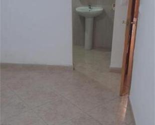 Bathroom of Flat to rent in Cañamero  with Heating