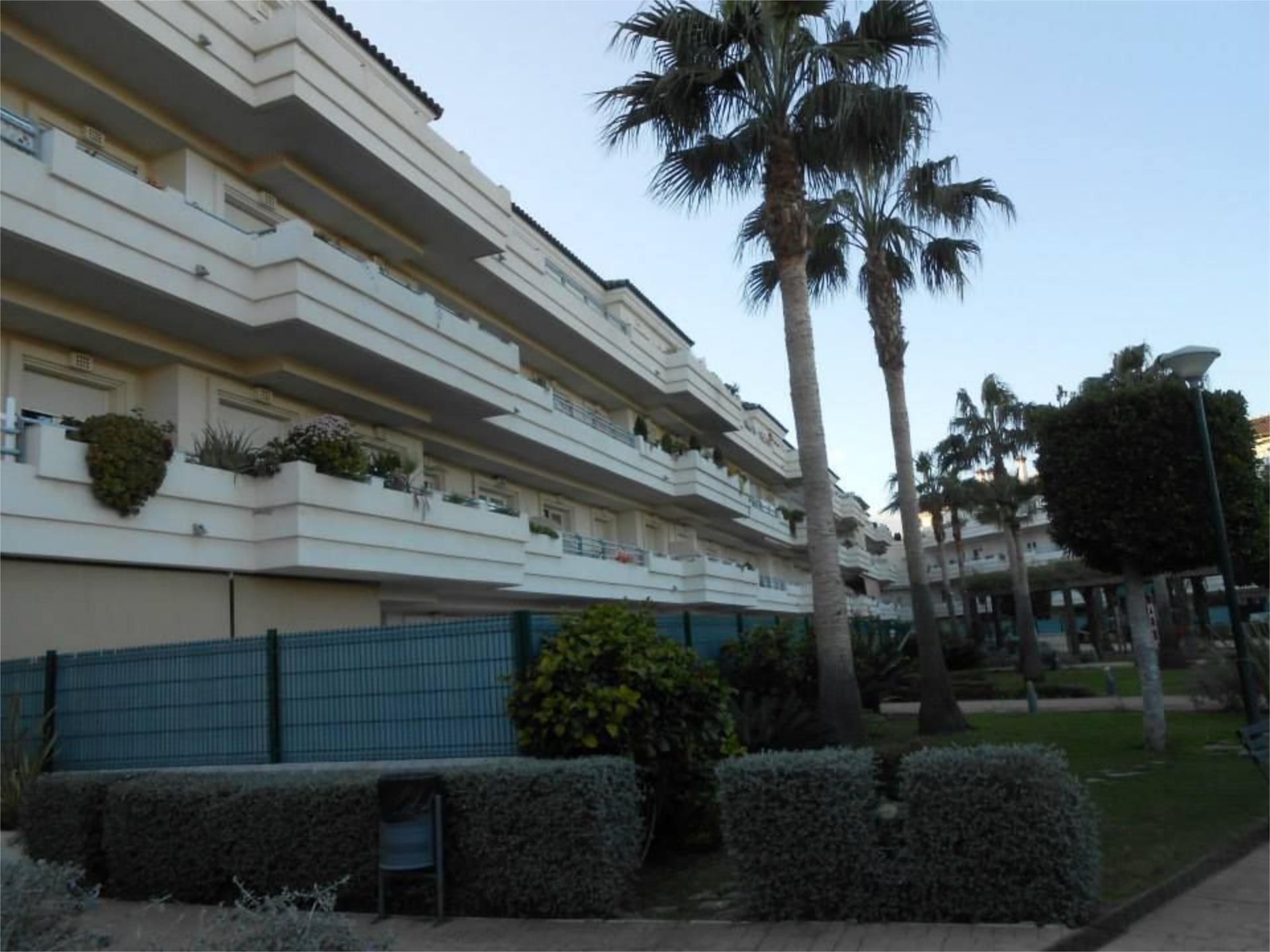 Außenansicht von Wohnung miete in Los Barrios mit Privatgarten, Terrasse und Schwimmbad