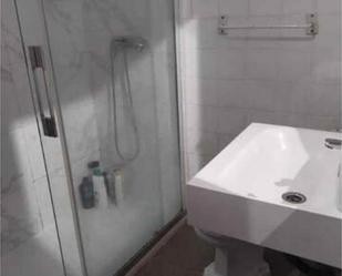 Bathroom of Flat to rent in Lena