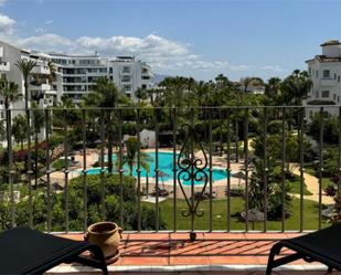 Jardí de Pis en venda en Estepona amb Aire condicionat, Terrassa i Piscina