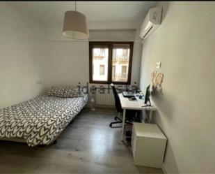 Bedroom of Flat to share in  Madrid Capital  with Air Conditioner, Heating and Parquet flooring