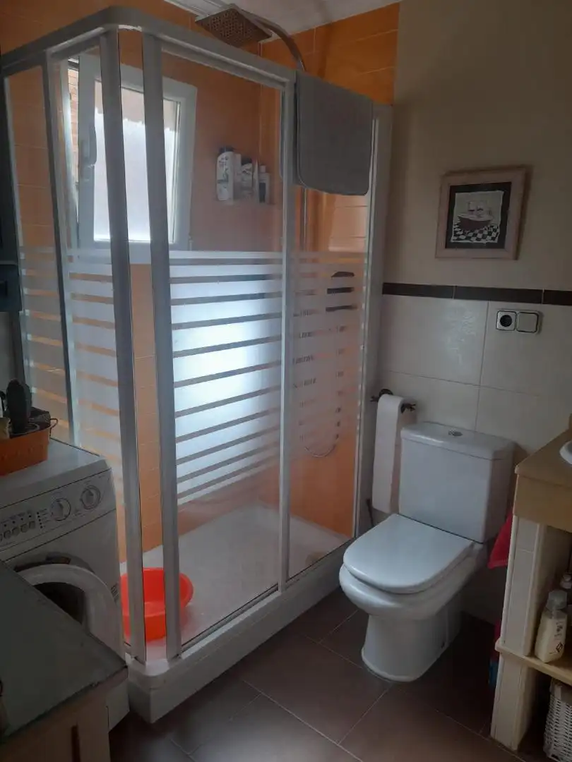 Badezimmer von Wohnung zum Verkauf in  Madrid Capital mit Klimaanlage