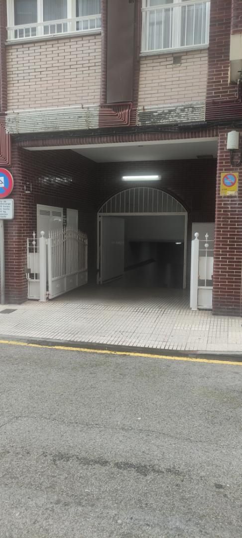 Aparcament de Garatge en venda en Gijón 