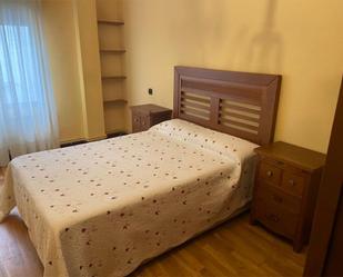 Dormitori de Pis de lloguer en Gijón  amb Calefacció, Parquet i Moblat