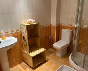 Bathroom of Flat to rent in Pontevedra Capital   with Heating, Private garden and Furnished
