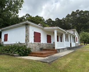 Vista exterior de Pis de lloguer en Oleiros amb Jardí privat, Terrassa i Traster