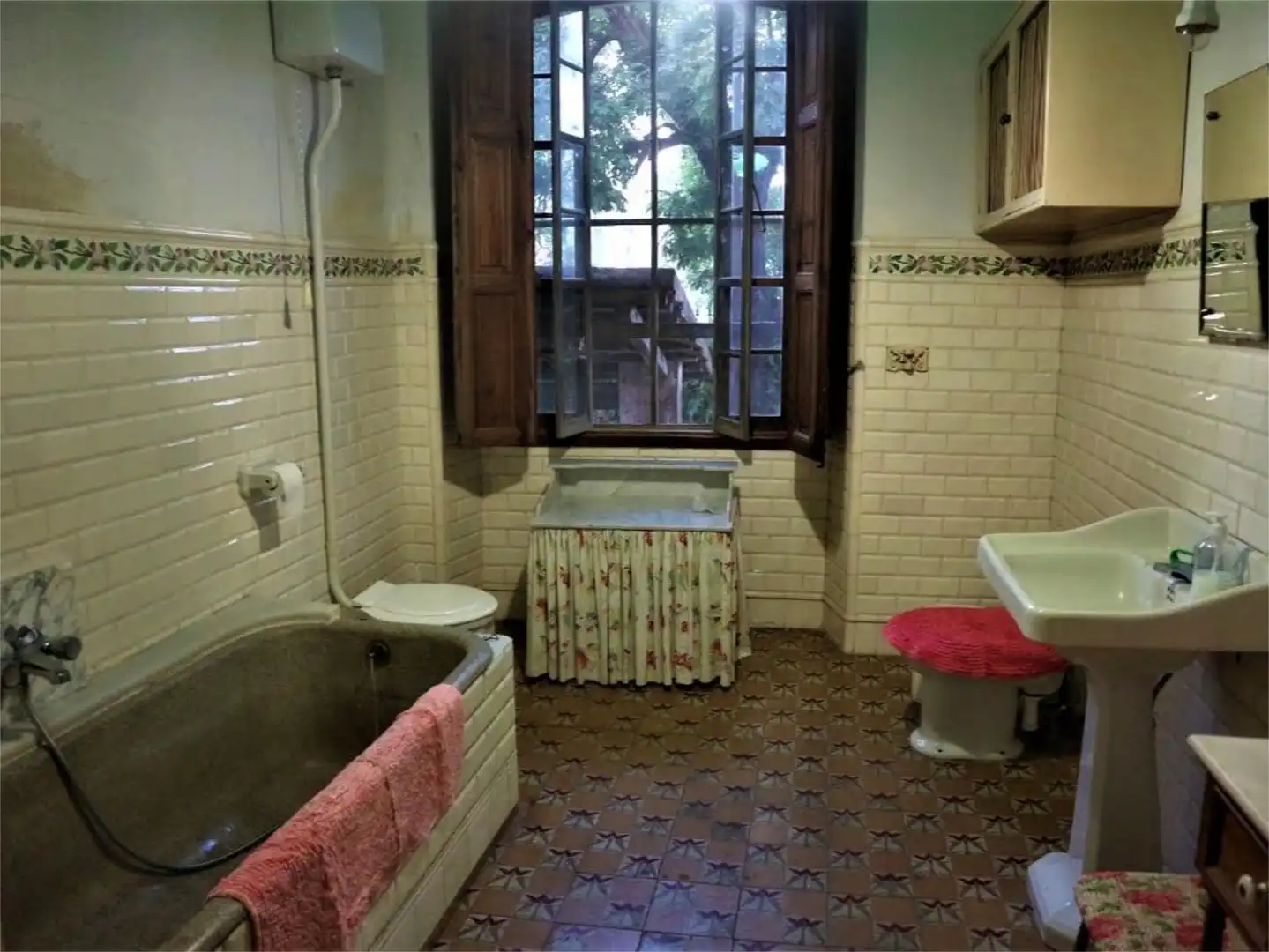 Badezimmer von Wohnung zum Verkauf in Bocairent mit Heizung, Privatgarten und Terrasse