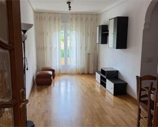 Living room of Flat for sale in Segovia Capital  with Heating, Parquet flooring and Terrace