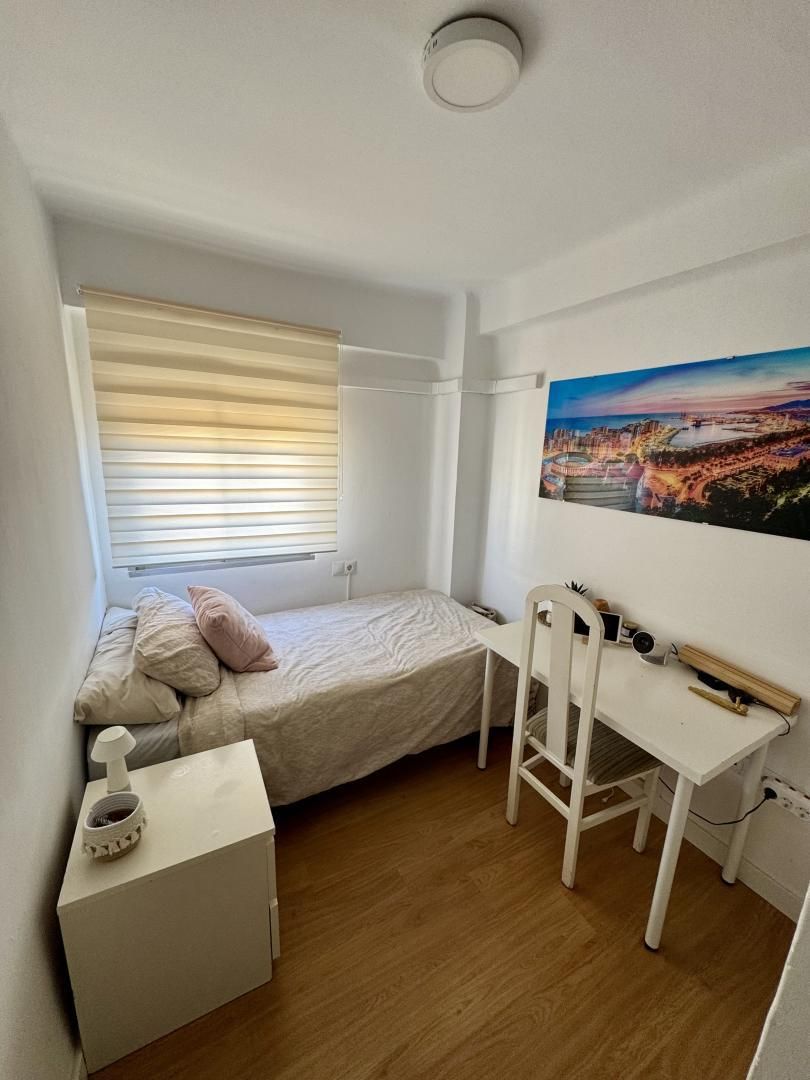 Dormitori de Pis per a compartir en Málaga Capital amb Aire condicionat, Moblat i Videoporter