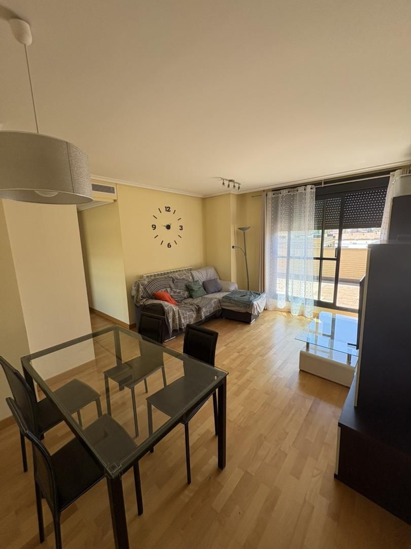Living room of Flat to share in Lardero  with Air Conditioner, Heating and Parquet flooring