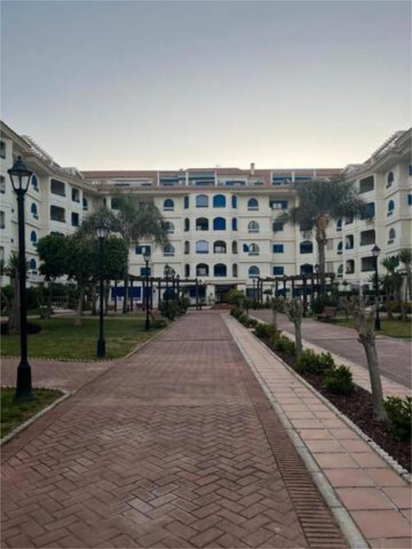 Vista exterior de Apartament en venda en Manilva amb Terrassa i Piscina