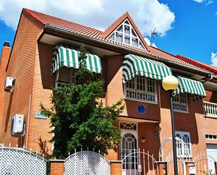Vista exterior de Casa o xalet en venda en Getafe amb Aire condicionat, Calefacció i Jardí privat