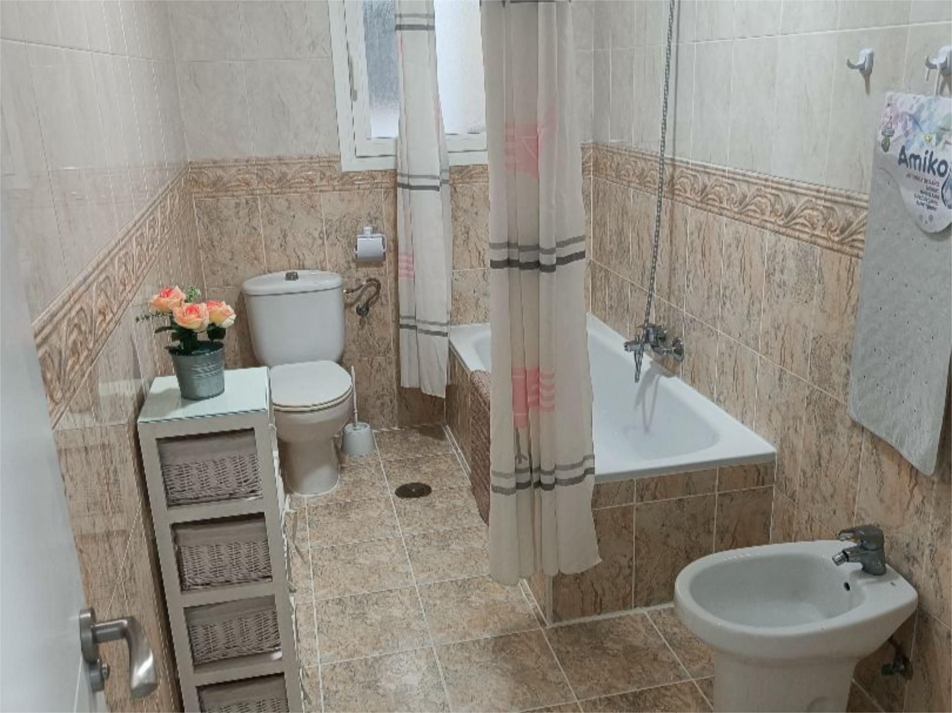 Bathroom of Flat to rent in Alicante / Alacant  with Balcony