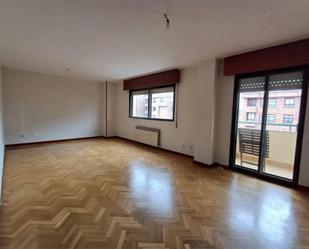 Living room of Flat to rent in Valladolid Capital  with Heating, Parquet flooring and Swimming Pool