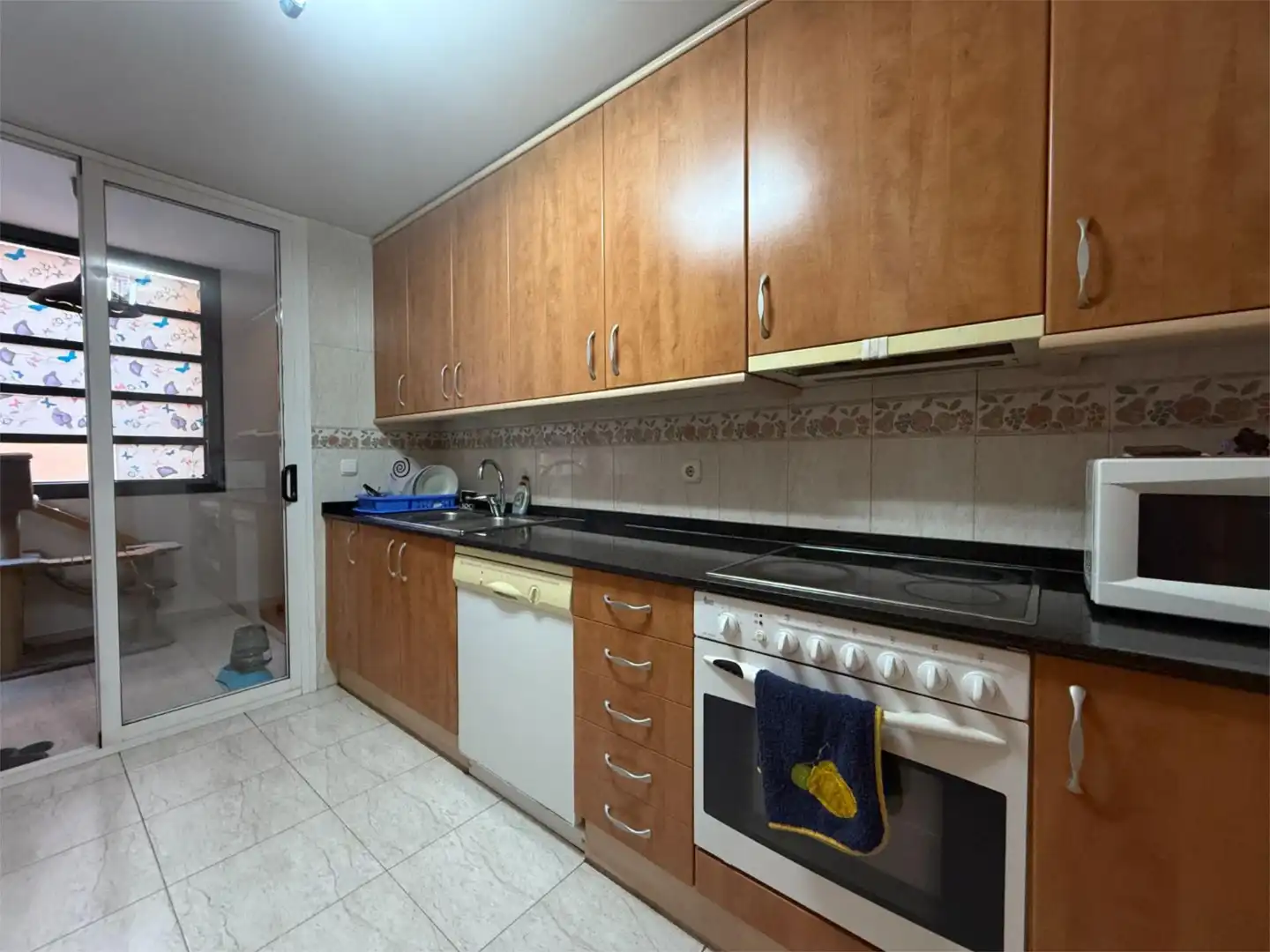 Einfamilien-Reihenhaus zum Verkauf in Sant Andreu de la Barca Küche von Einfamilien-Reihenhaus zum Verkauf in Sant Andreu de la Barca mit Klimaanlage, Heizung und Parkett