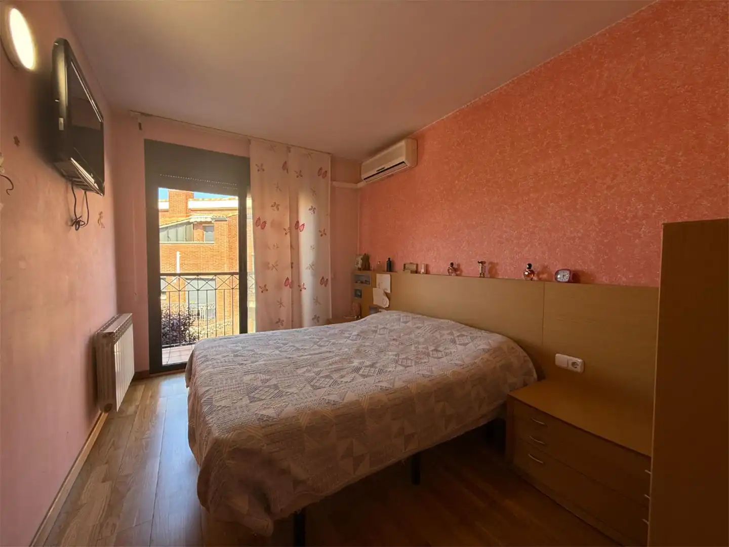 Einfamilien-Reihenhaus zum Verkauf in Sant Andreu de la Barca Schlafzimmer von Einfamilien-Reihenhaus zum Verkauf in Sant Andreu de la Barca mit Klimaanlage, Heizung und Parkett
