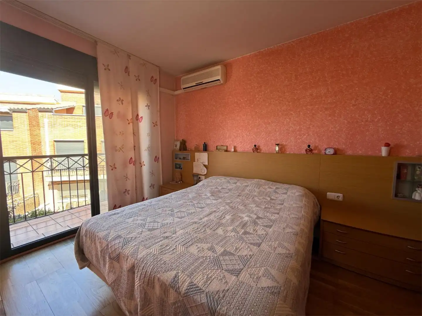 Einfamilien-Reihenhaus zum Verkauf in Sant Andreu de la Barca Schlafzimmer von Einfamilien-Reihenhaus zum Verkauf in Sant Andreu de la Barca mit Klimaanlage, Heizung und Parkett