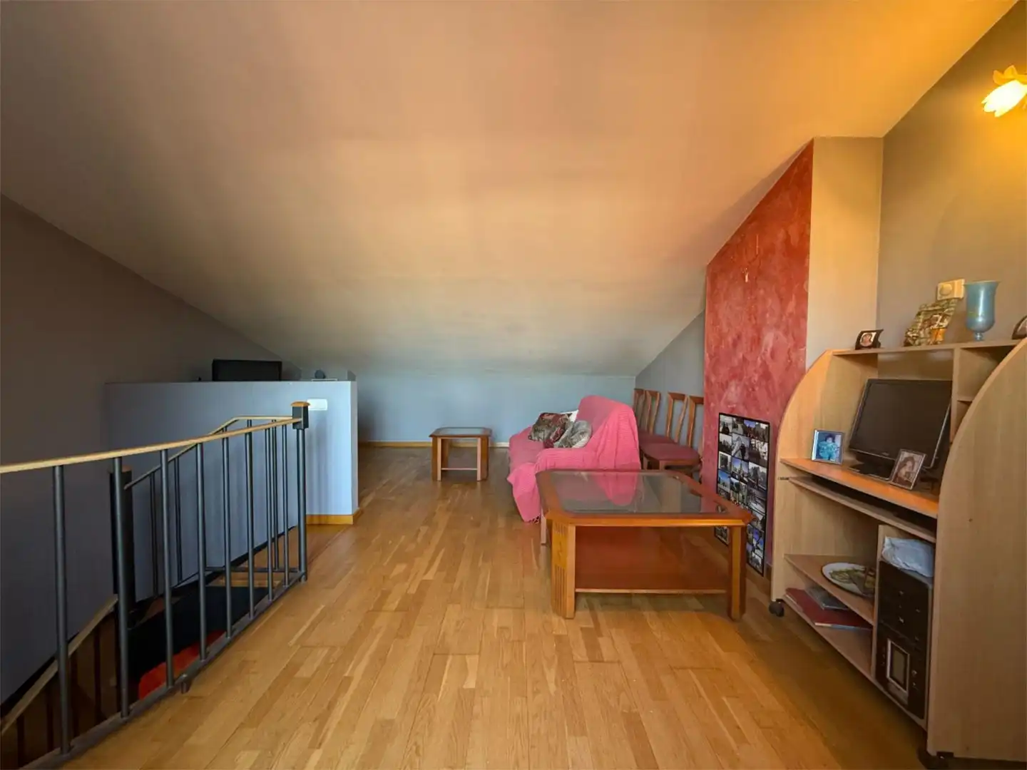 Einfamilien-Reihenhaus zum Verkauf in Sant Andreu de la Barca Einfamilien-Reihenhaus zum Verkauf in Sant Andreu de la Barca mit Klimaanlage, Heizung und Parkett