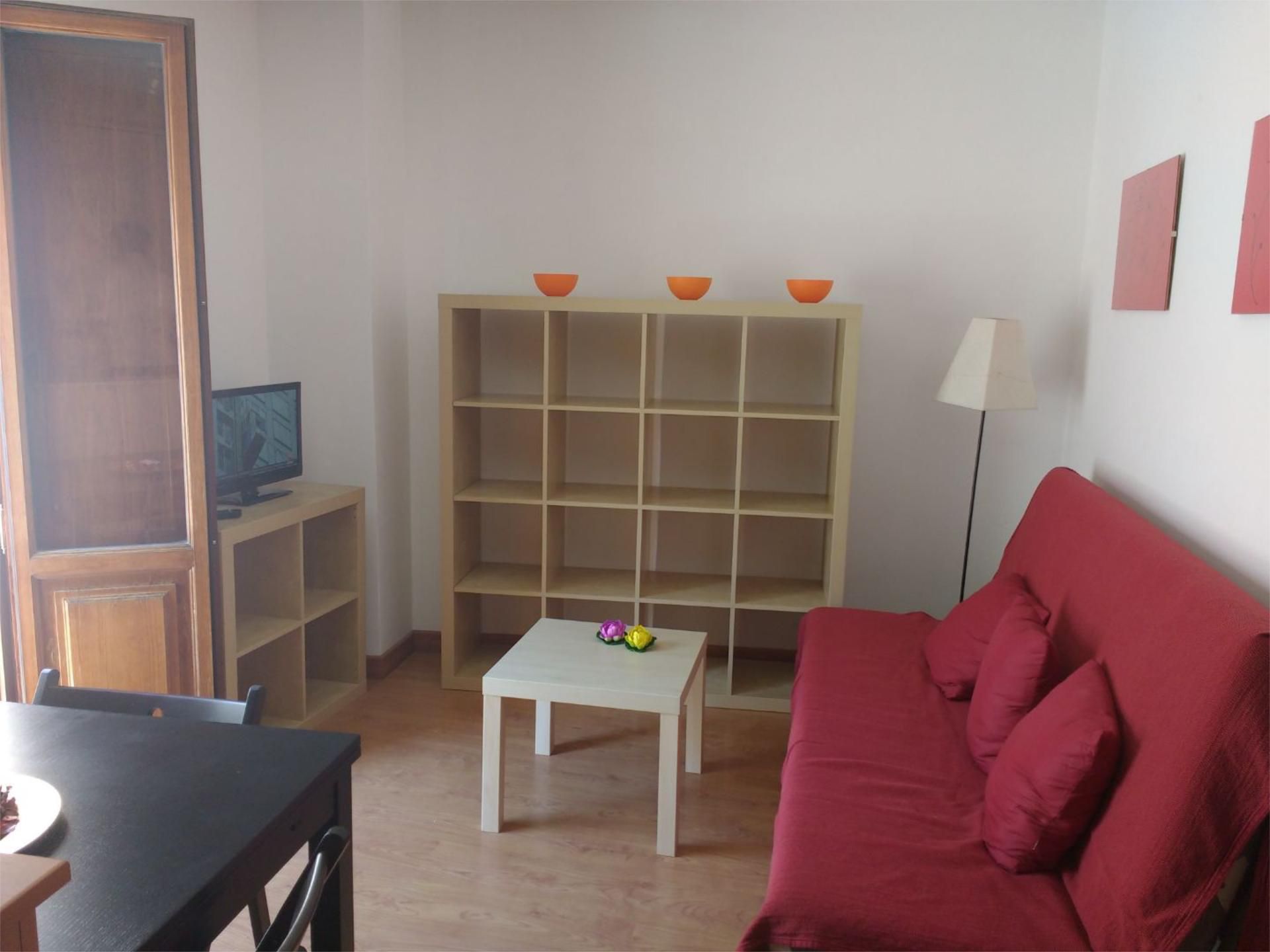 Living room of Flat to rent in  Granada Capital  with Air Conditioner, Heating and Parquet flooring