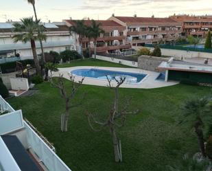 Piscina de Pis en venda en Cubelles amb Aire condicionat, Terrassa i Piscina