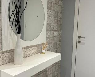 Bathroom of Flat to rent in Petrer  with Air Conditioner, Heating and Parquet flooring
