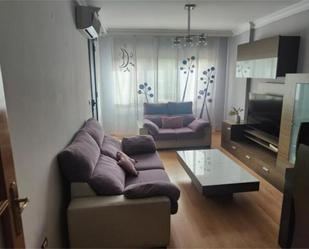 Sala d'estar de Pis de lloguer en  Albacete Capital amb Calefacció, Piscina i Moblat